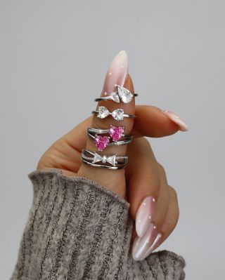 ✨ Descoperă inelele de argint care au devenit favoritele noastre. Atemporale, elegante și mereu cu stil. 💍 Link în BIO...