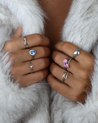 Inelele noastre de argint cele mai vândute strălucesc din nou în toată splendoarea lor. ✨ Eleganță atemporală care ți se...