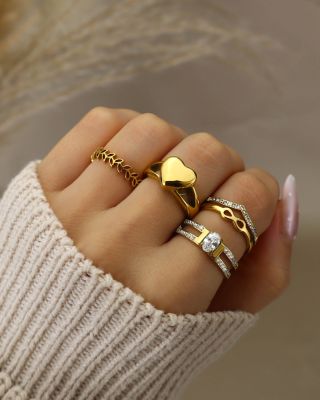 Noua colecție de inele din oțel chirurgical este aici! ✨ Rezistente, strălucitoare și gata să-ți completeze orice ținută....