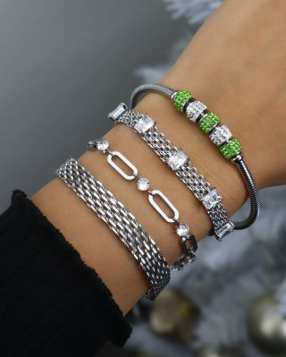 Au apărut brățări noi din oțel chirurgical! ✨ Elegante, rezistente și ideale pentru a completa orice ținută, sau ca un...